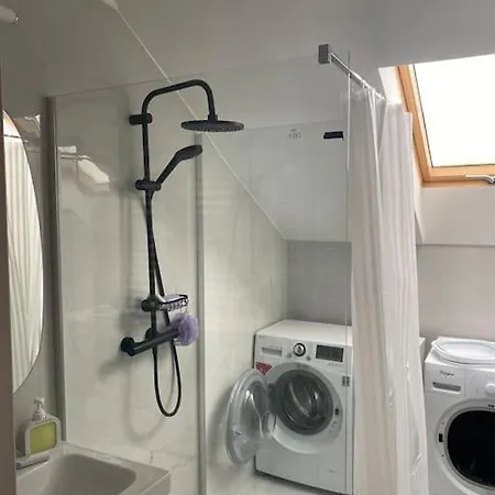 Apartman The Attic W Aircon And Parking